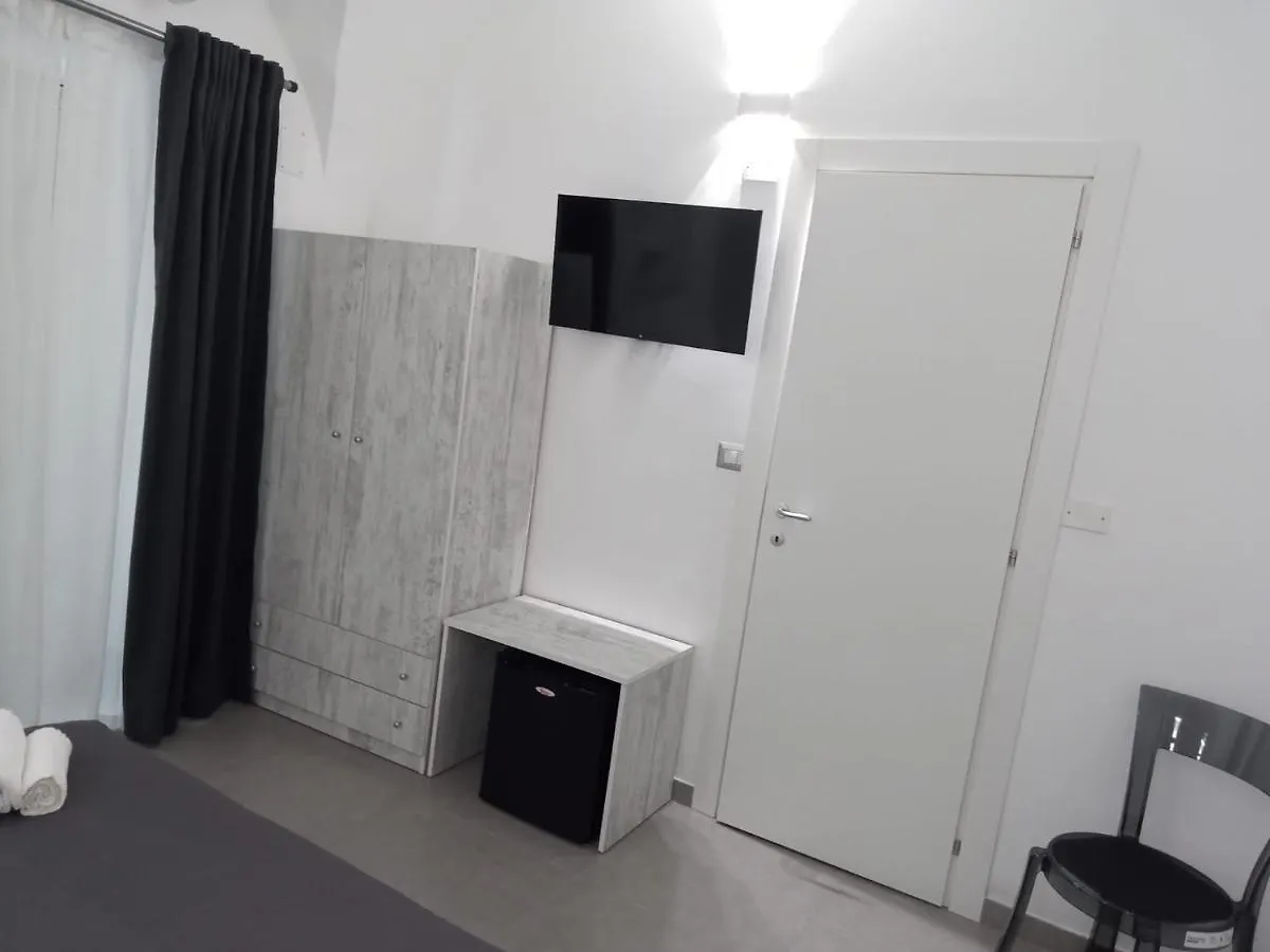 Lilly House Apartment Catania Homestay